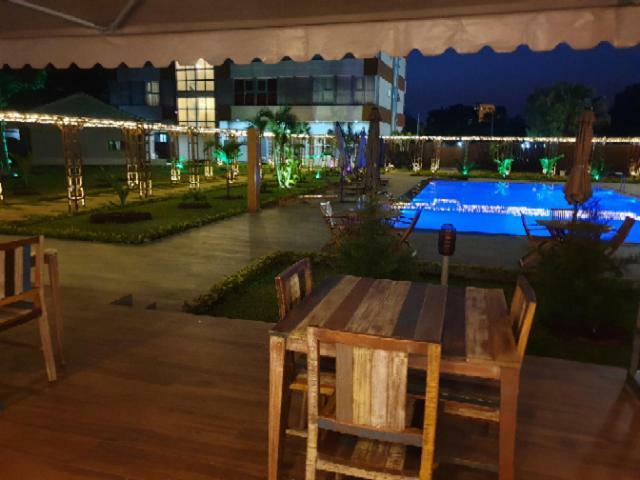 Hotel Bella Riva Кіншаса Екстер'єр фото